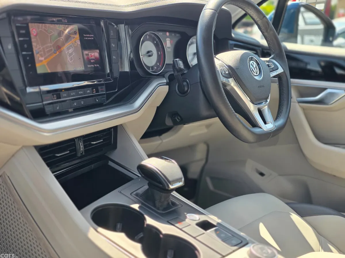 Volkswagen Touareg SUV, Diesel, 2020, Blue