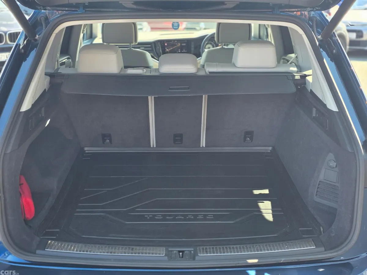 Volkswagen Touareg SUV, Diesel, 2020, Blue
