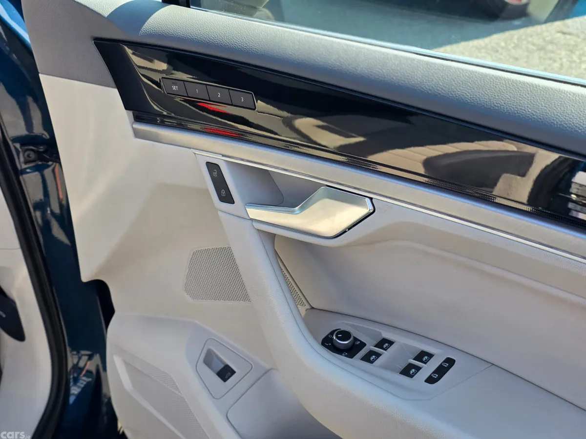 Volkswagen Touareg SUV, Diesel, 2020, Blue
