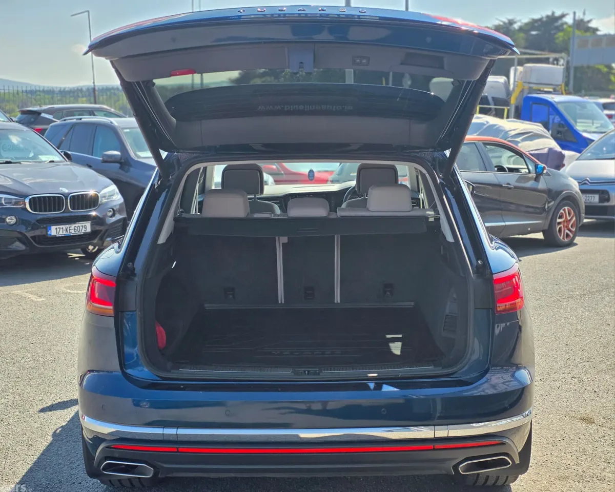 Volkswagen Touareg SUV, Diesel, 2020, Blue