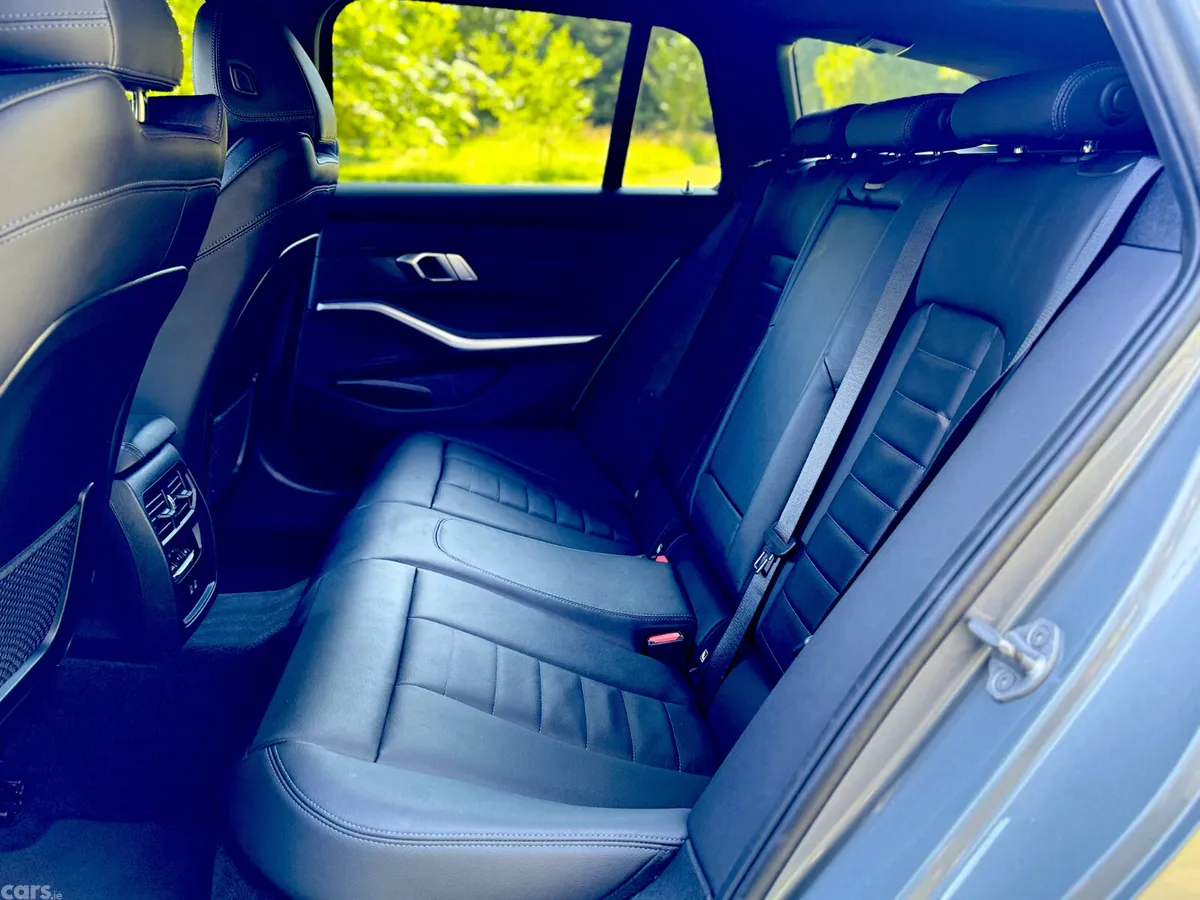 BMW 3-Series Estate/Jeep, Petrol Plug-in Hybrid, 2023, Grey
