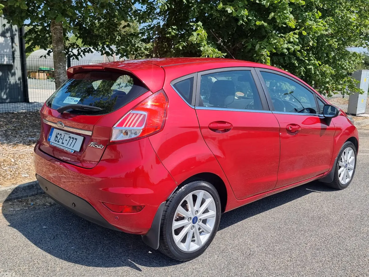 Ford Fiesta Hatchback, Petrol, 2016, Red