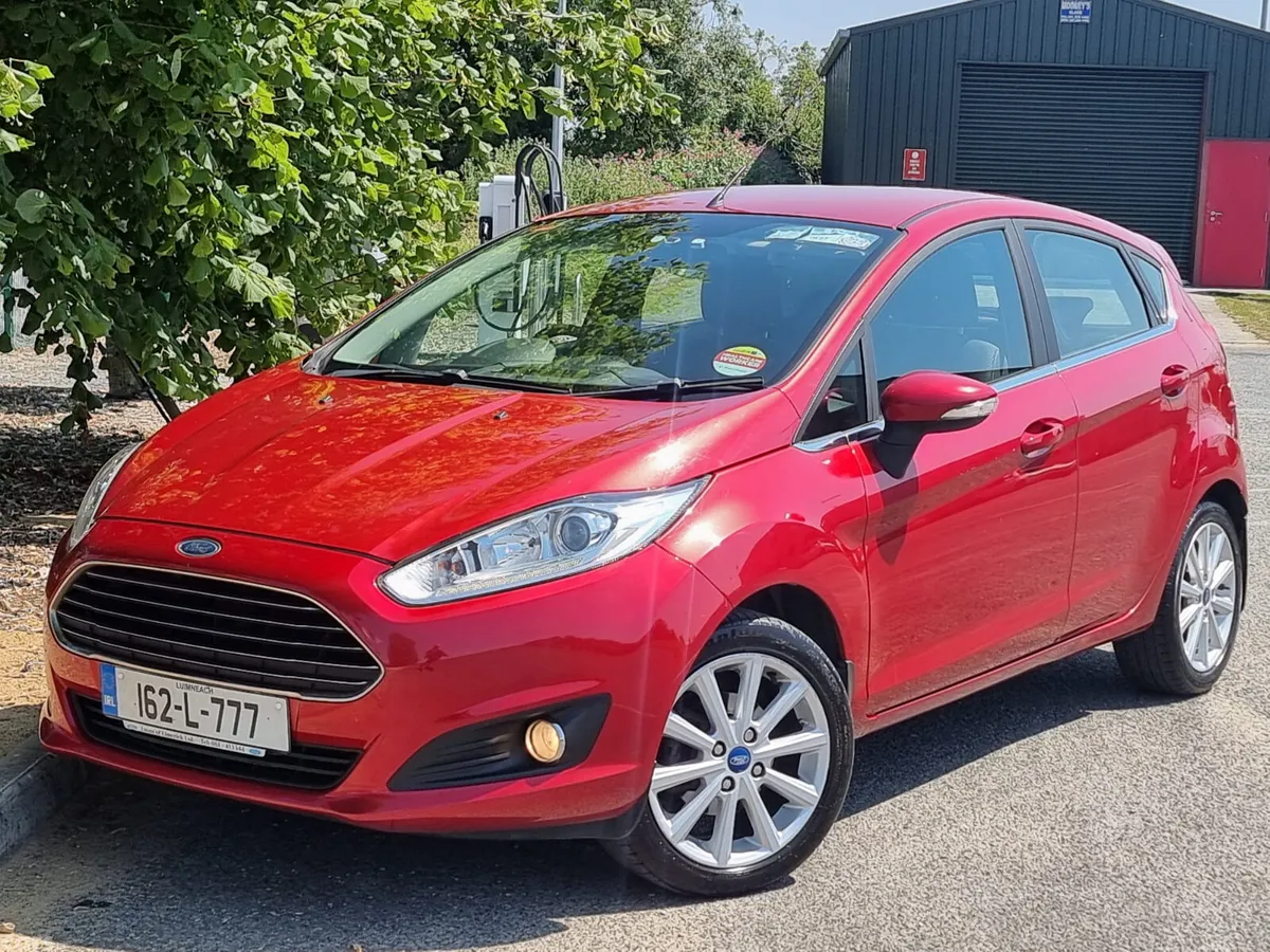 Ford Fiesta Hatchback, Petrol, 2016, Red