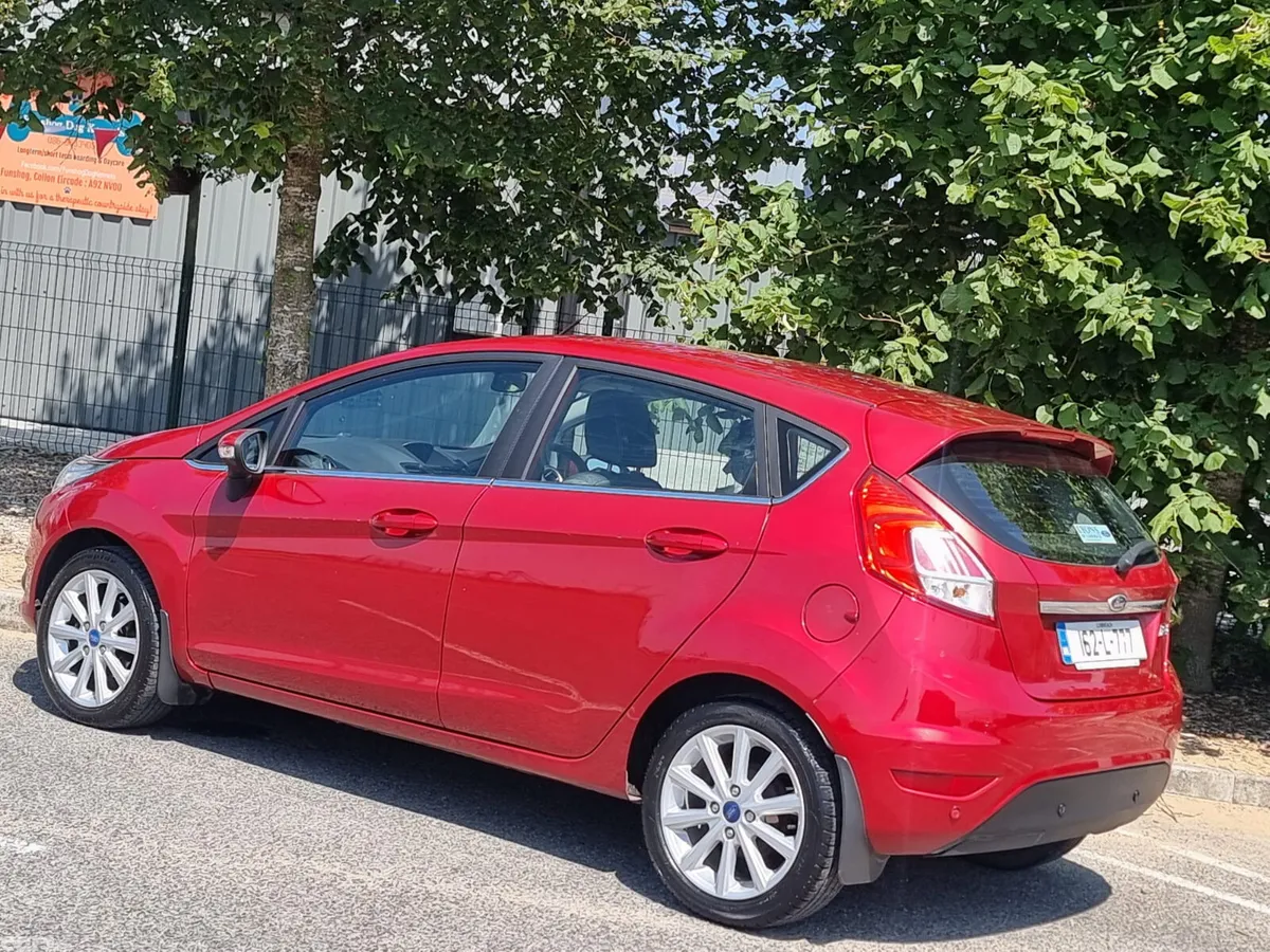 Ford Fiesta Hatchback, Petrol, 2016, Red