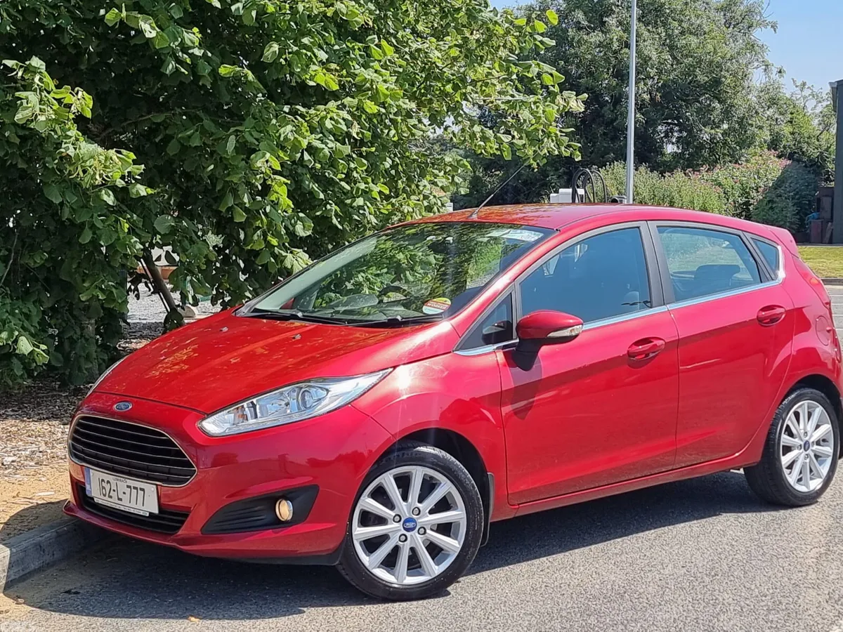 Ford Fiesta Hatchback, Petrol, 2016, Red