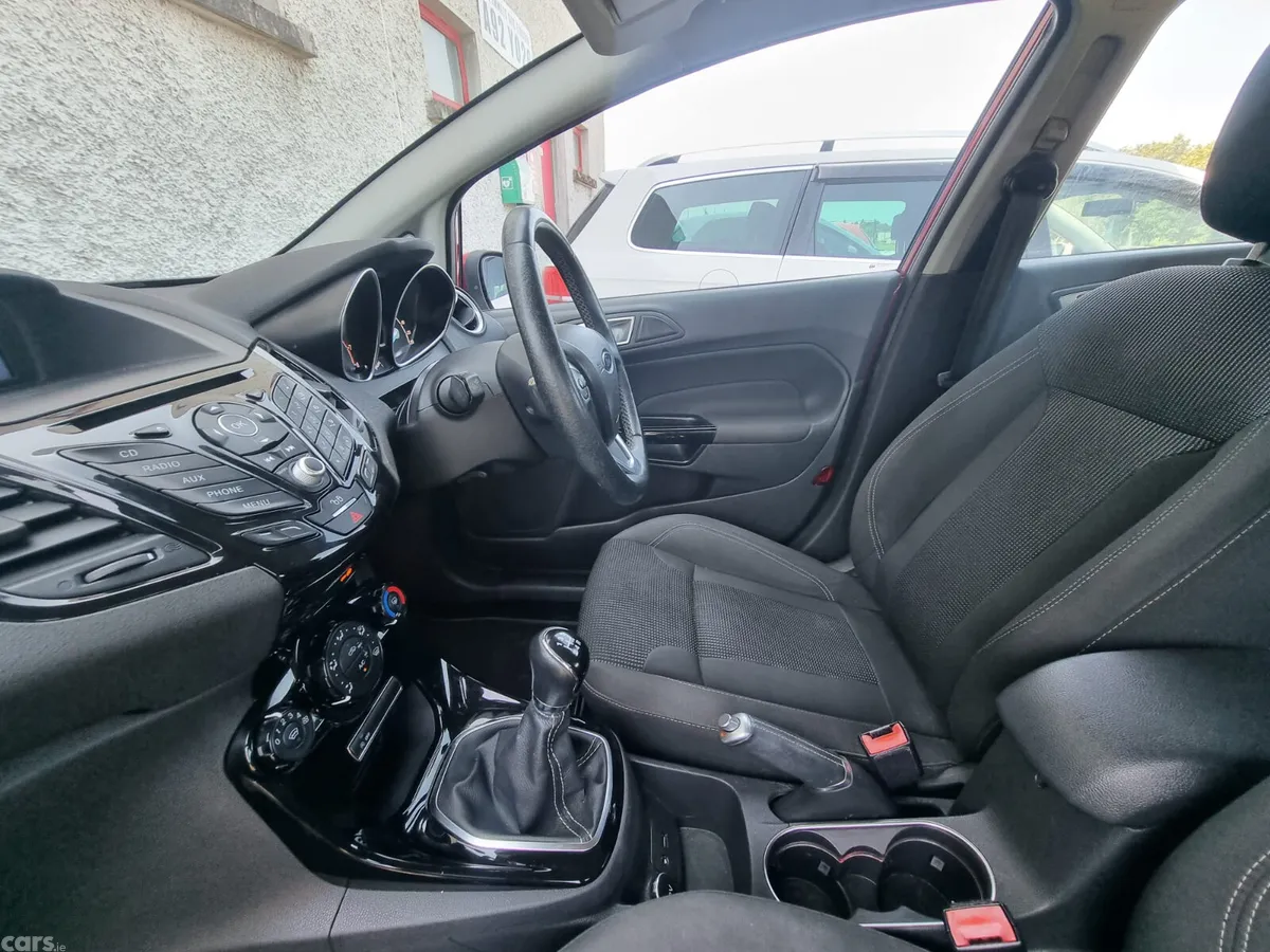 Ford Fiesta Hatchback, Petrol, 2016, Red