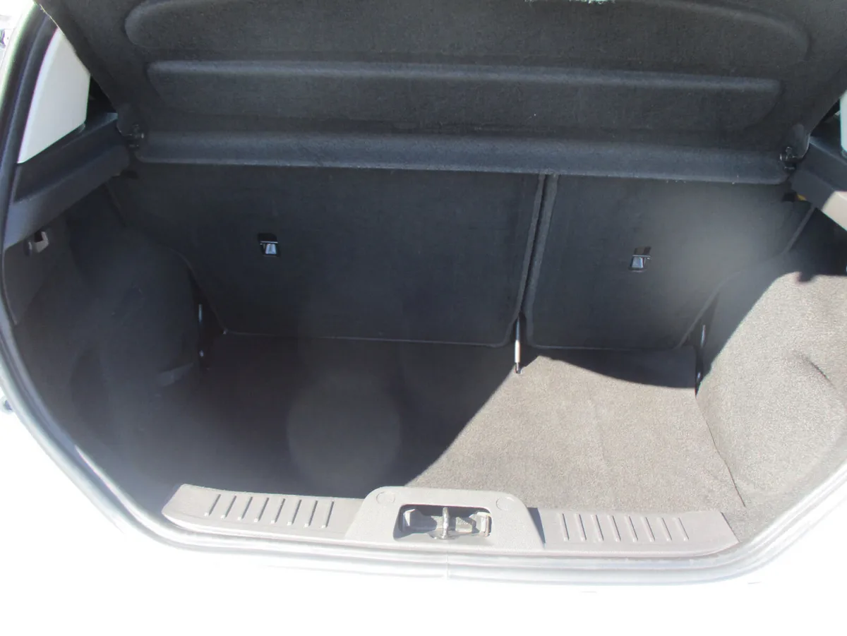 Ford Fiesta Hatchback, Petrol, 2017, White