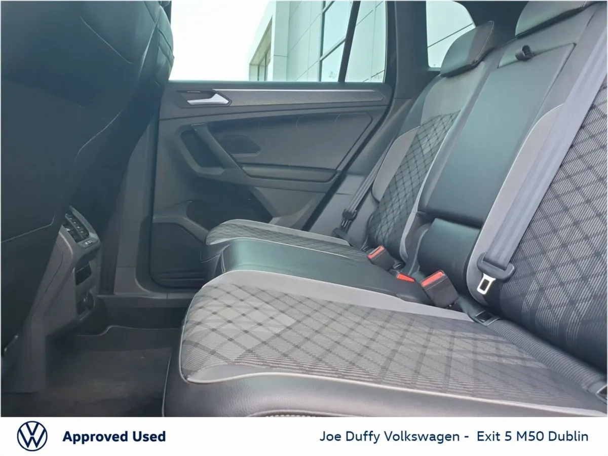 Volkswagen Tiguan SUV, Petrol Plug-in Hybrid, 2023, Black
