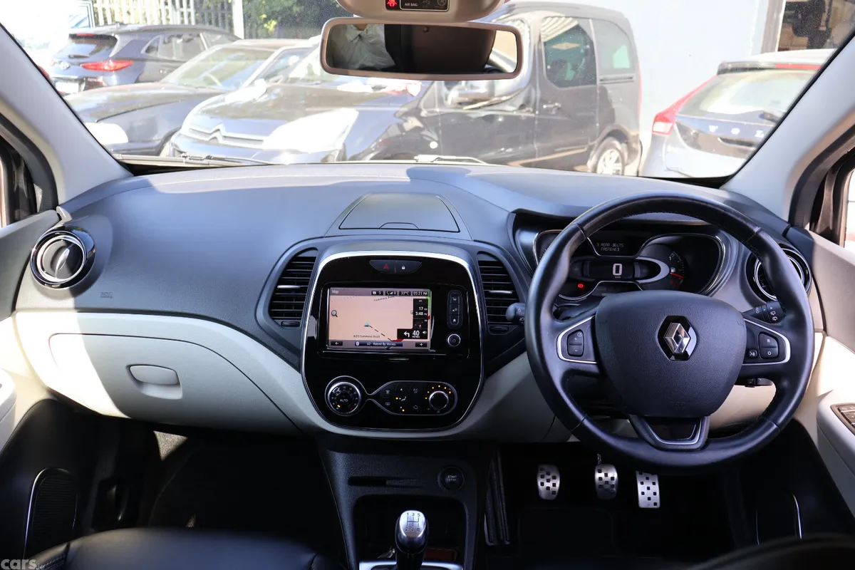 Renault Captur Hatchback, Petrol, 2019, Black