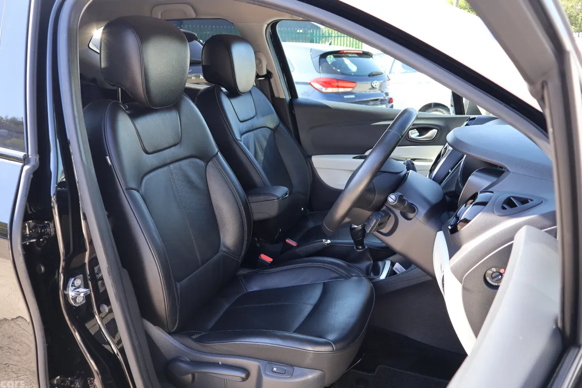 Renault Captur Hatchback, Petrol, 2019, Black