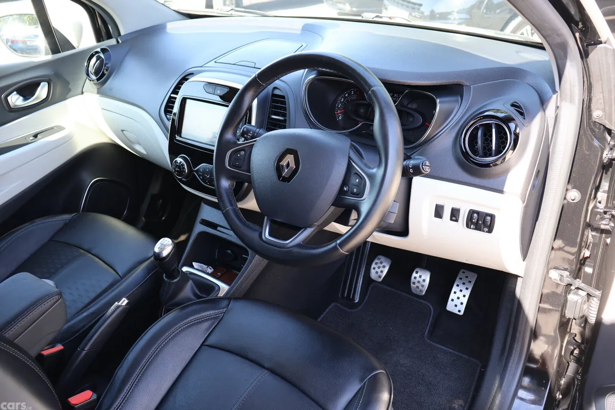 Renault Captur Hatchback, Petrol, 2019, Black