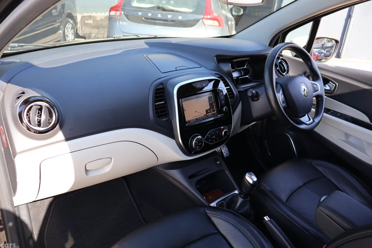 Renault Captur Hatchback, Petrol, 2019, Black