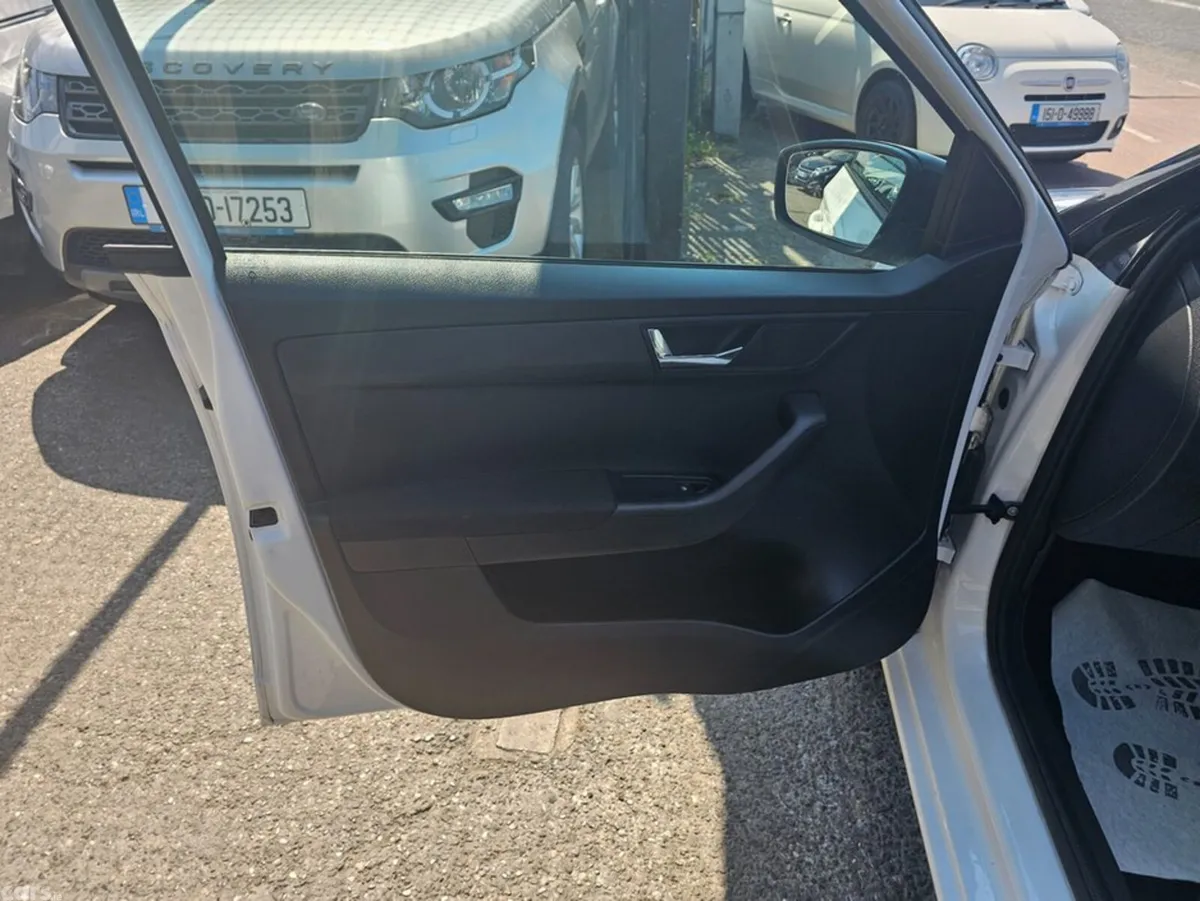 Skoda Fabia Hatchback, Petrol, 2020, White