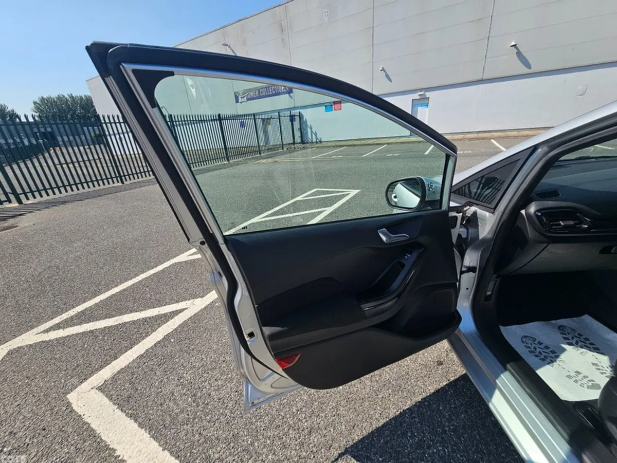 Ford Fiesta Hatchback, Petrol, 2018, Grey