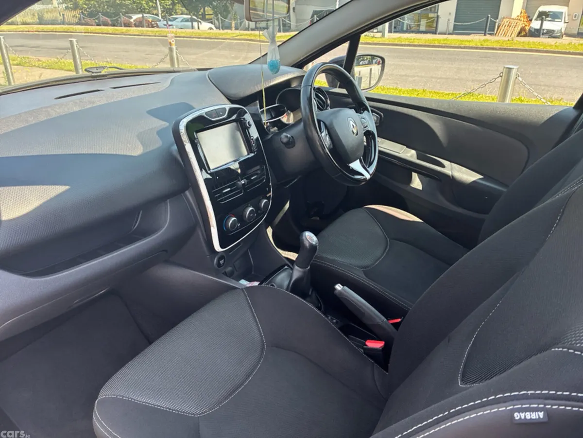 Renault Clio Hatchback, Petrol, 2016, Black