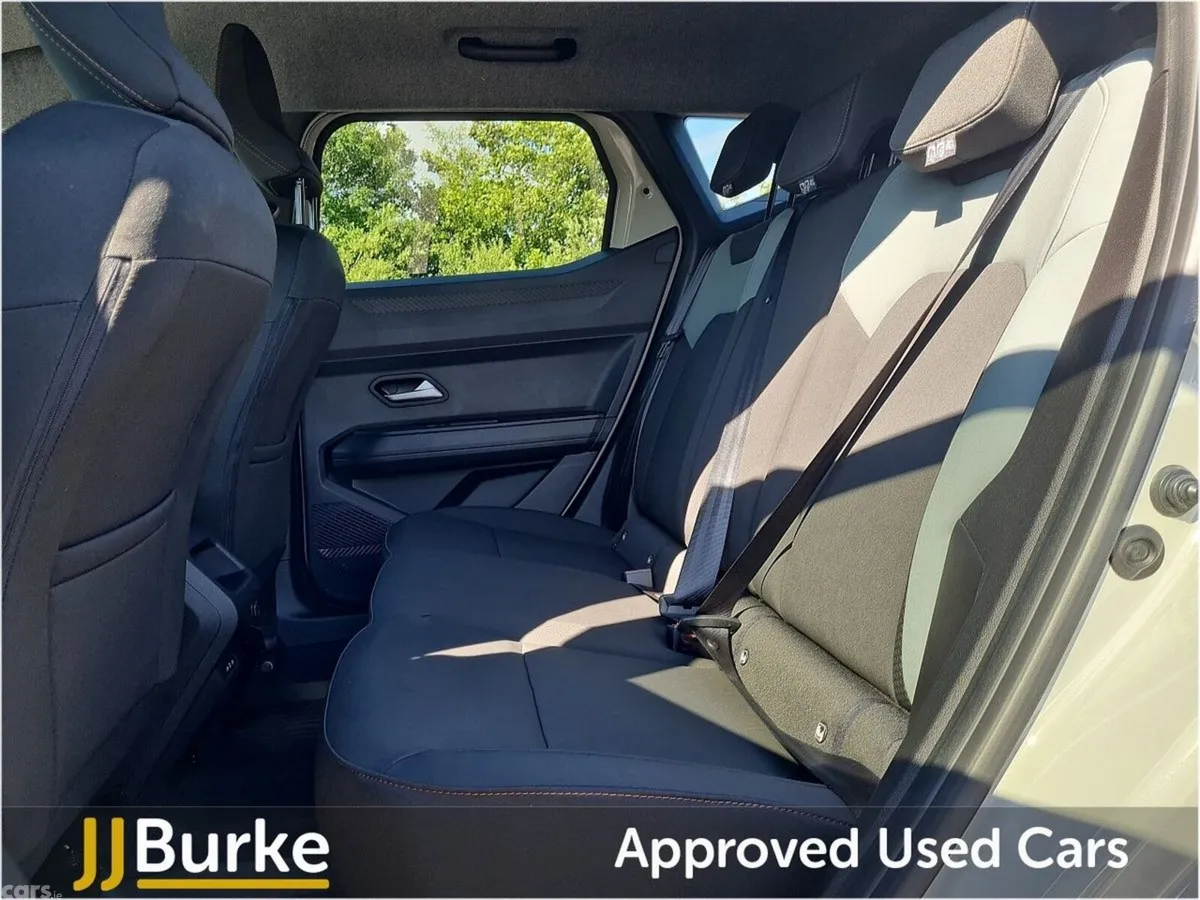 Dacia Duster SUV, Petrol Hybrid, 2026, Beige