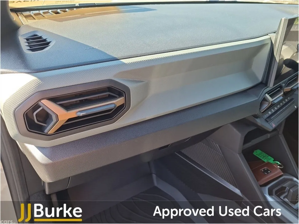 Dacia Duster SUV, Petrol Hybrid, 2026, Beige