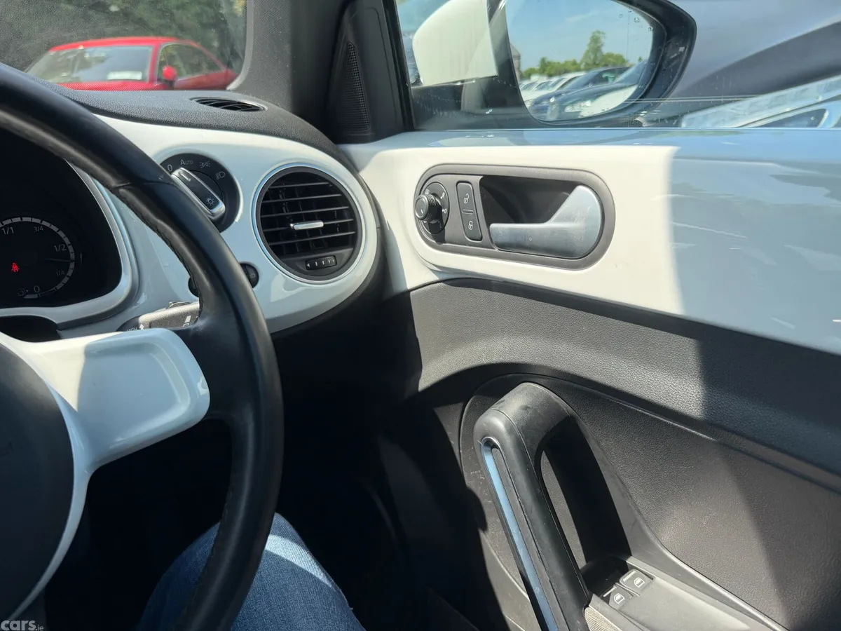 Volkswagen Beetle Coupe, Petrol, 2013, White