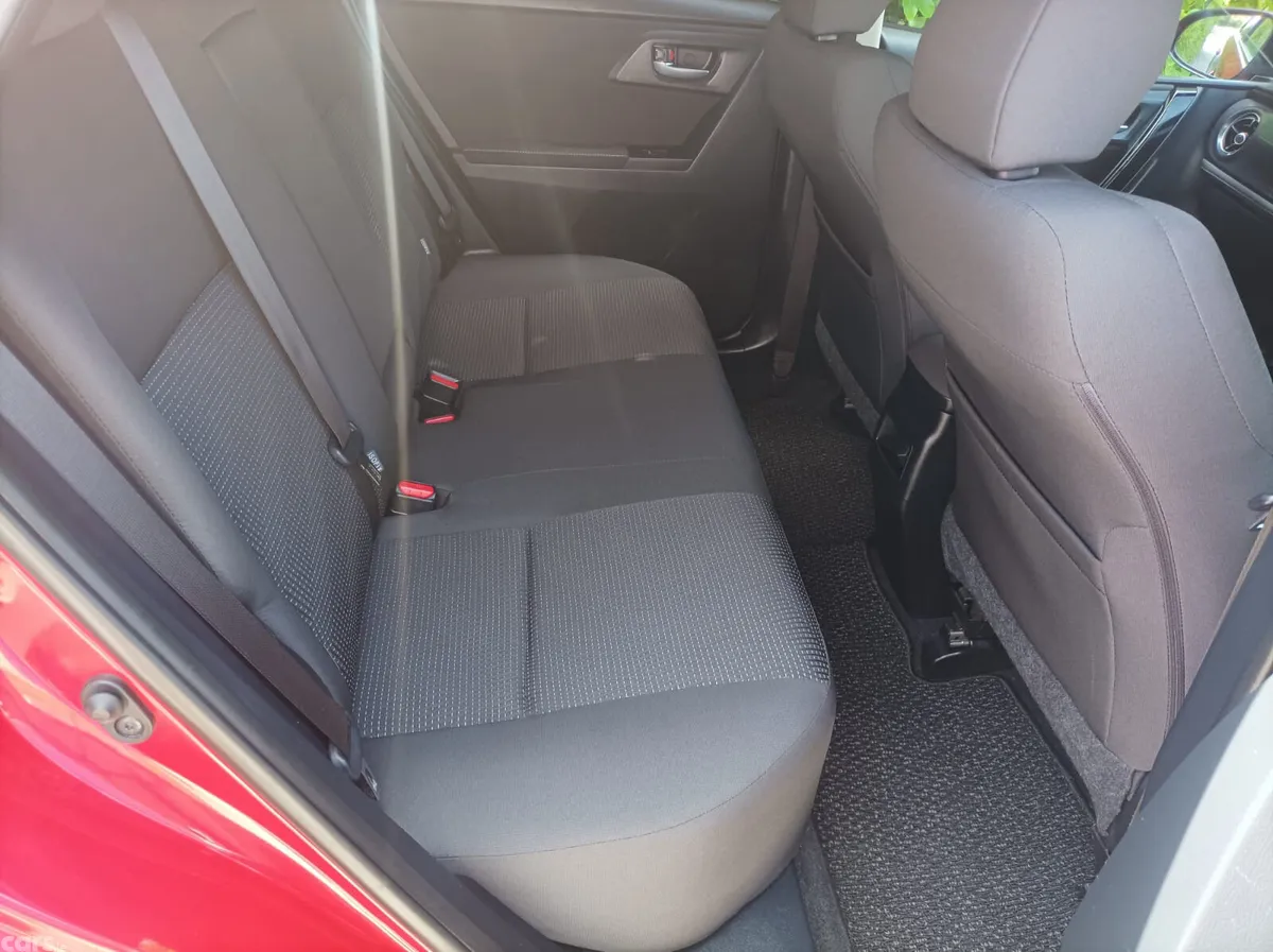 Toyota Auris Hatchback, Petrol, 2017, Red