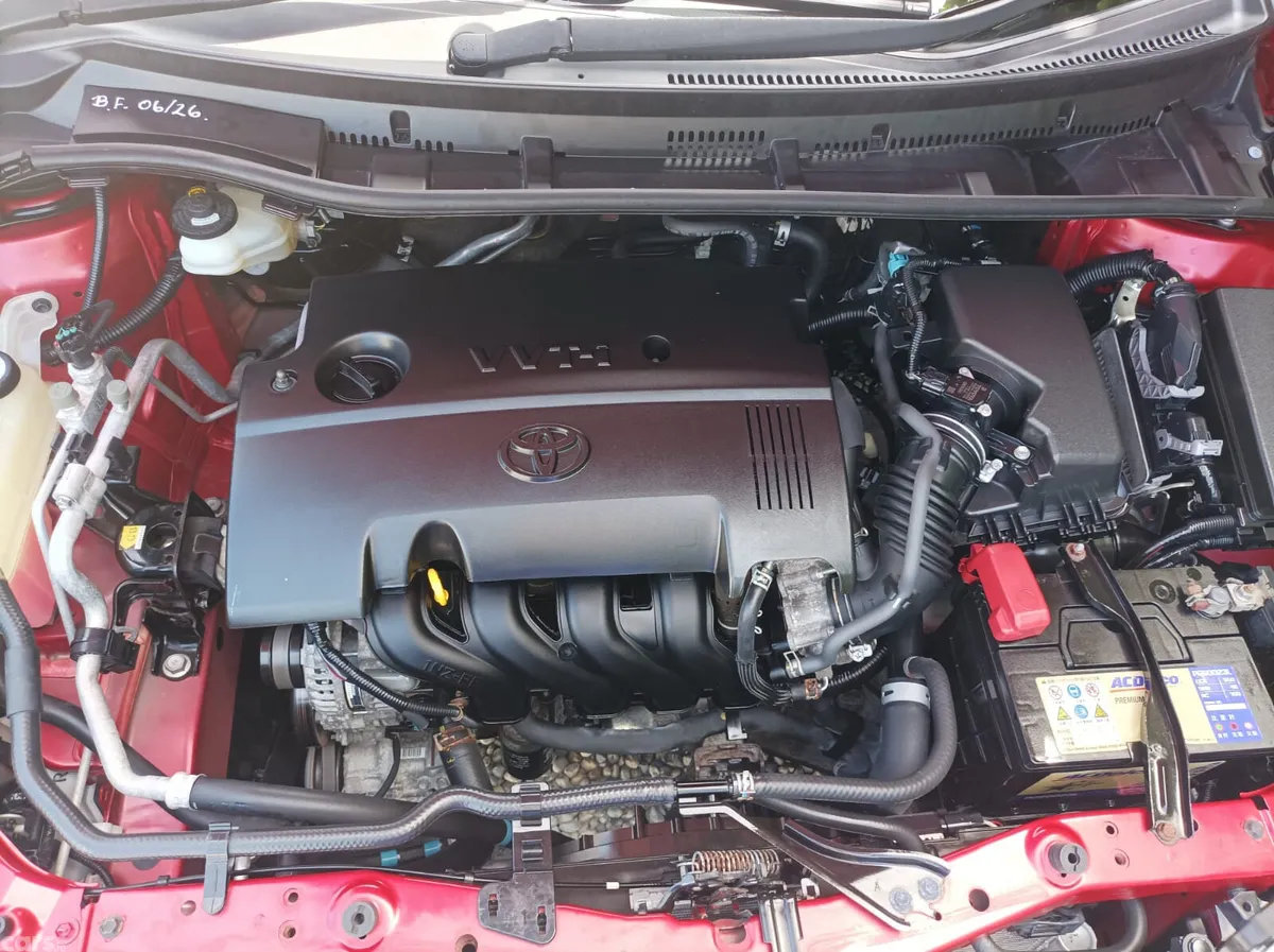 Toyota Auris Hatchback, Petrol, 2017, Red