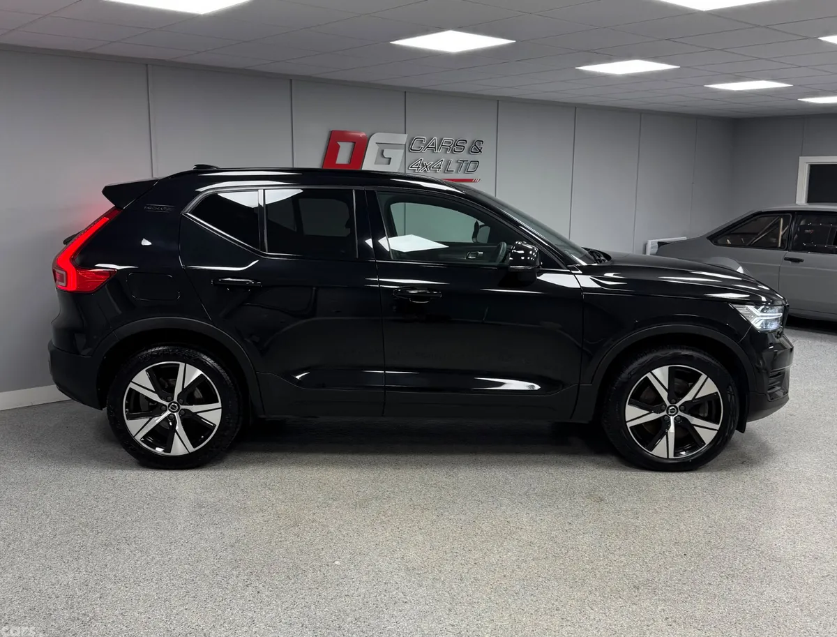 Volvo XC40 SUV, Petrol Hybrid, 2022, Black