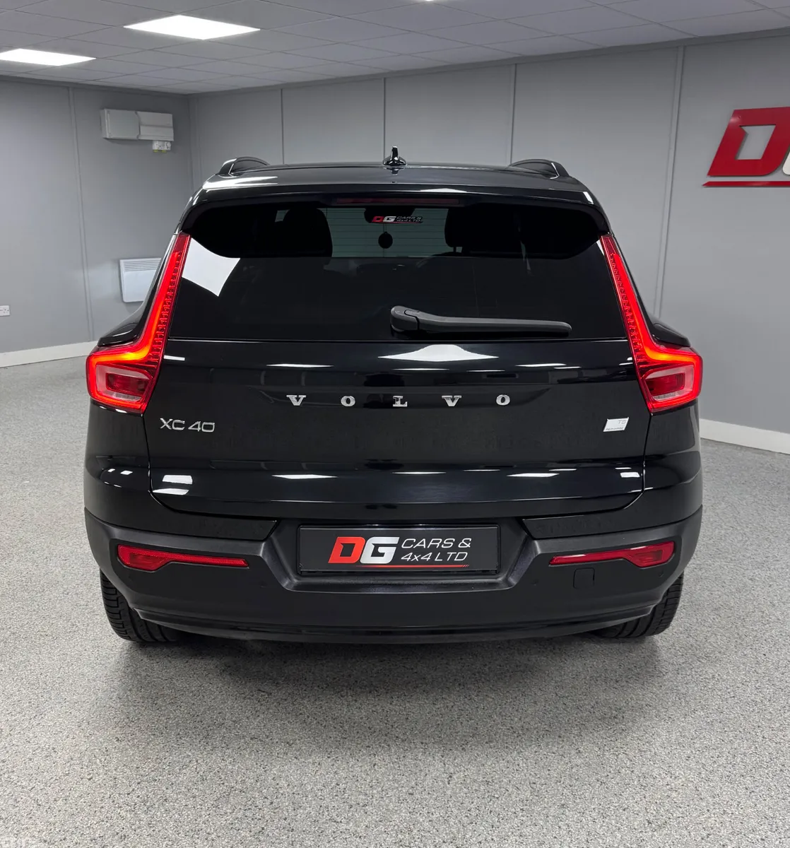 Volvo XC40 SUV, Petrol Hybrid, 2022, Black