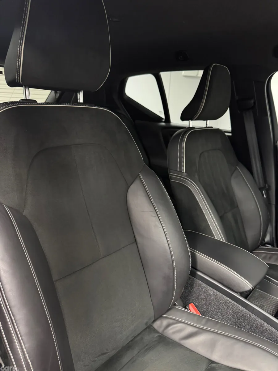 Volvo XC40 SUV, Petrol Hybrid, 2022, Black