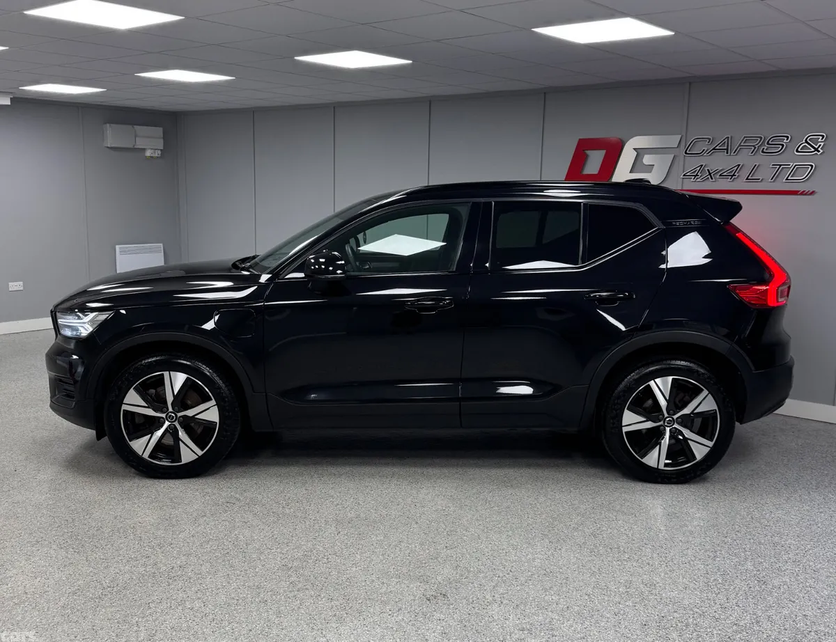 Volvo XC40 SUV, Petrol Hybrid, 2022, Black