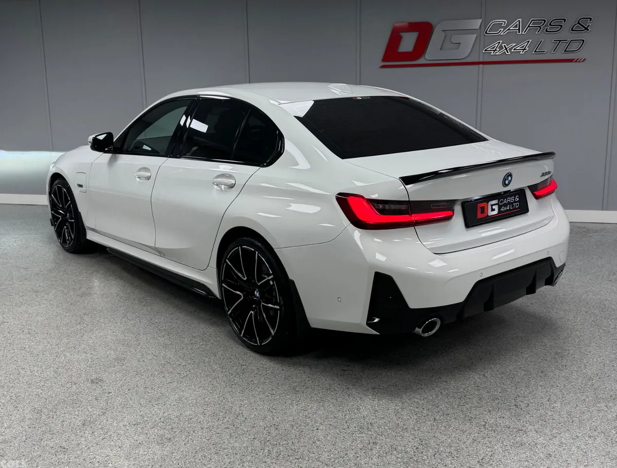 BMW 3-Series Saloon, Petrol Hybrid, 2022, White