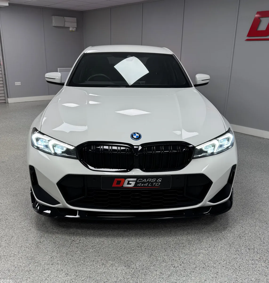 BMW 3-Series Saloon, Petrol Hybrid, 2022, White