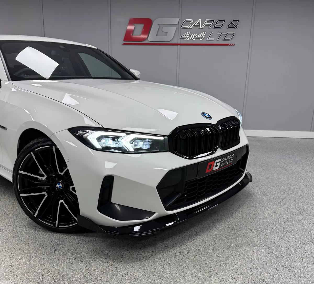 BMW 3-Series Saloon, Petrol Hybrid, 2022, White