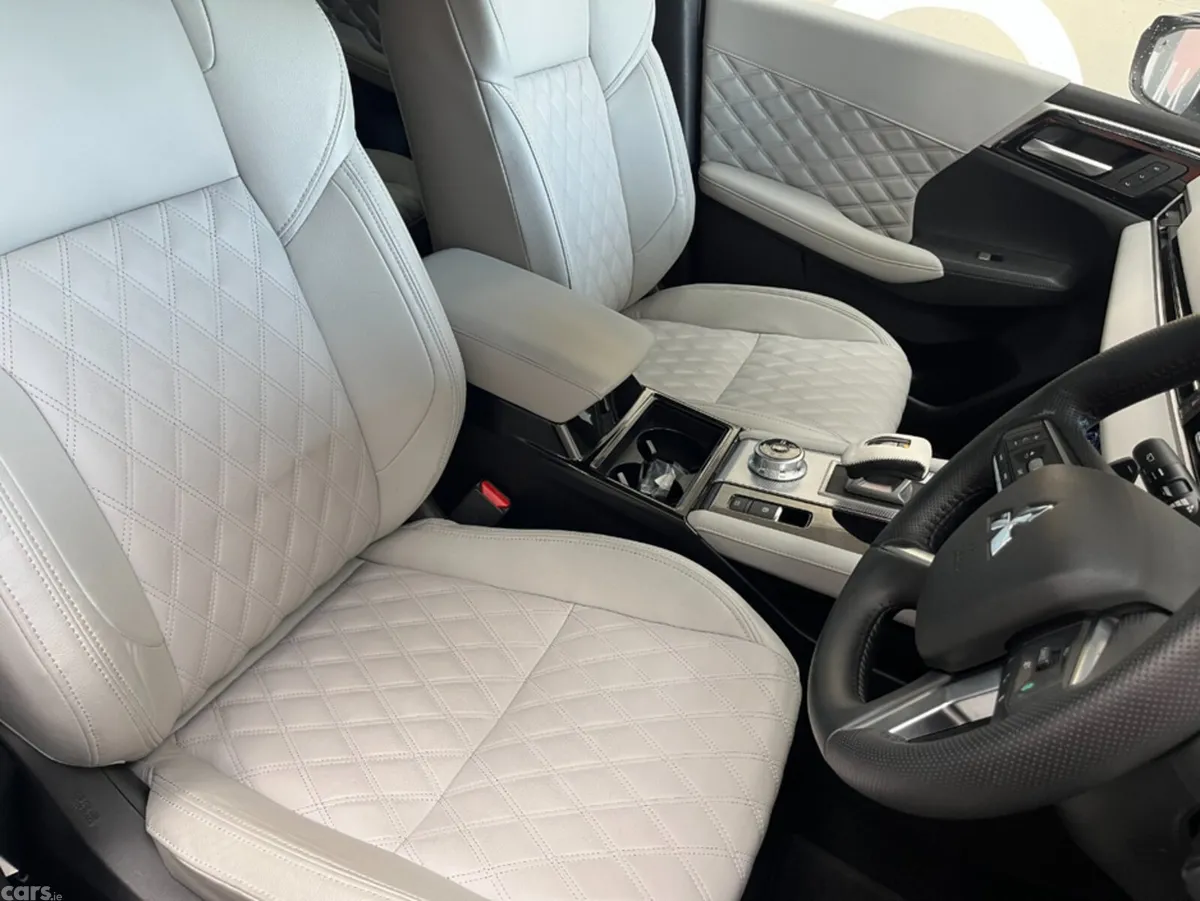 Mitsubishi Outlander SUV, Petrol Plug-in Hybrid, 2023, White