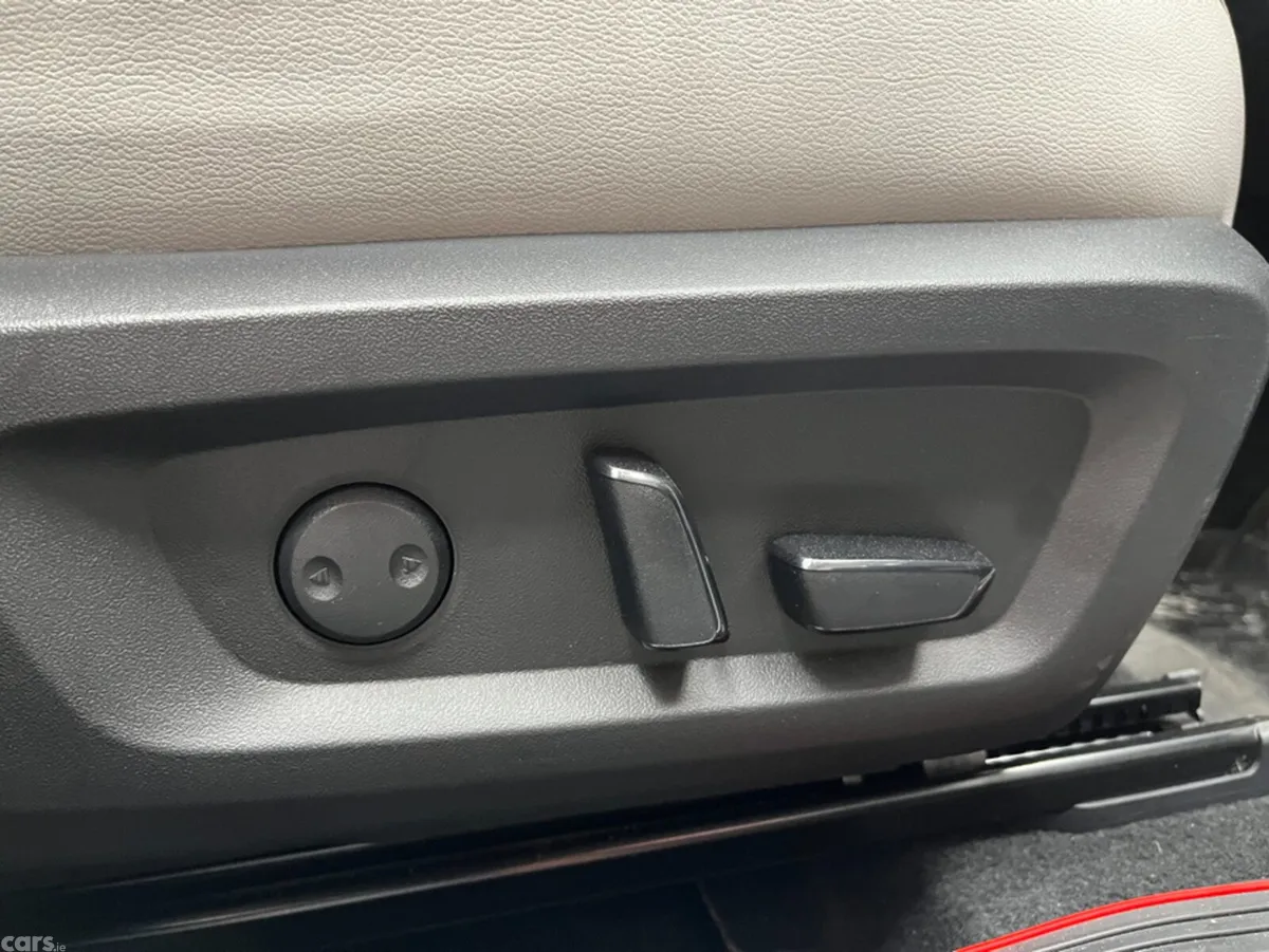 Mitsubishi Outlander SUV, Petrol Plug-in Hybrid, 2023, White