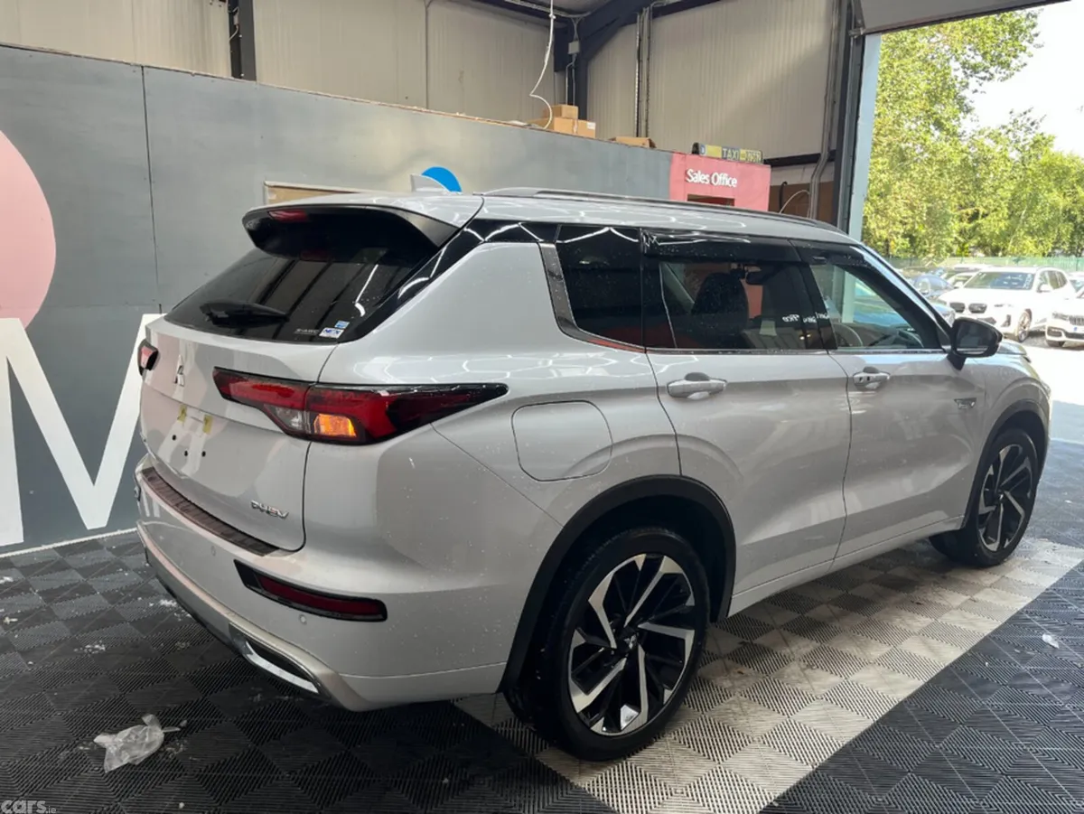 Mitsubishi Outlander SUV, Petrol Plug-in Hybrid, 2023, White