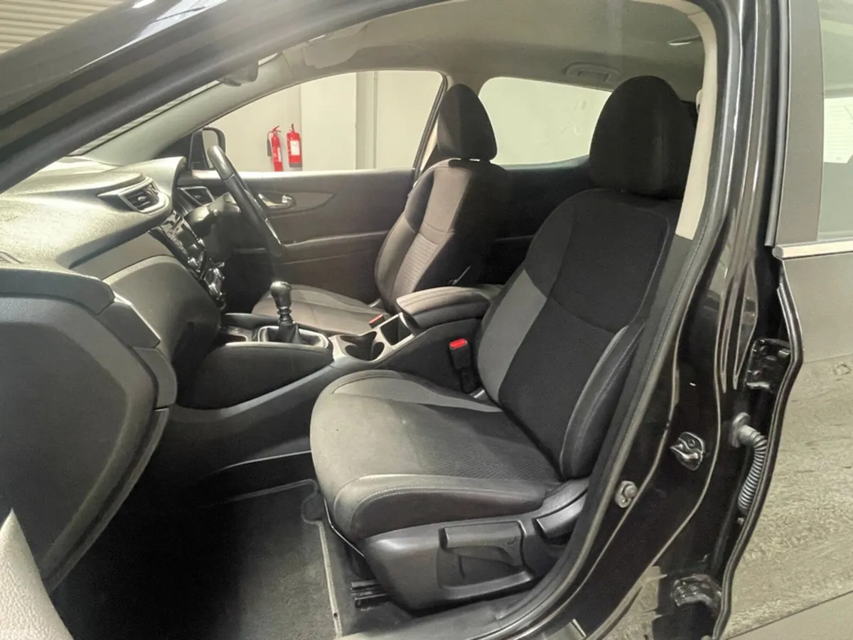 Nissan Qashqai SUV, Diesel, 2019, Black
