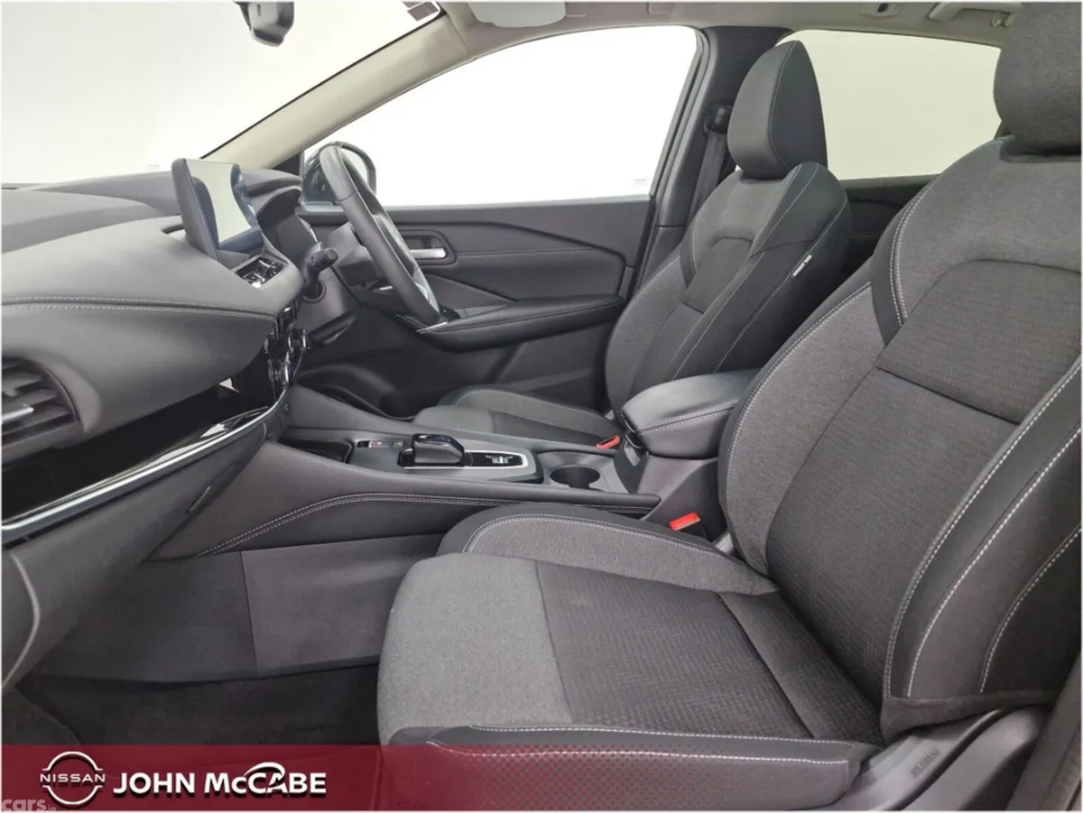 Nissan Qashqai MPV, Petrol Hybrid, 2024, Red