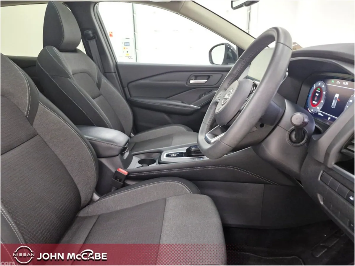 Nissan Qashqai MPV, Petrol Hybrid, 2024, Red