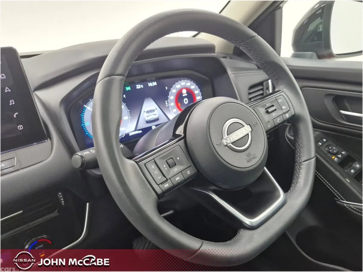 Nissan Qashqai MPV, Petrol Hybrid, 2024, Red