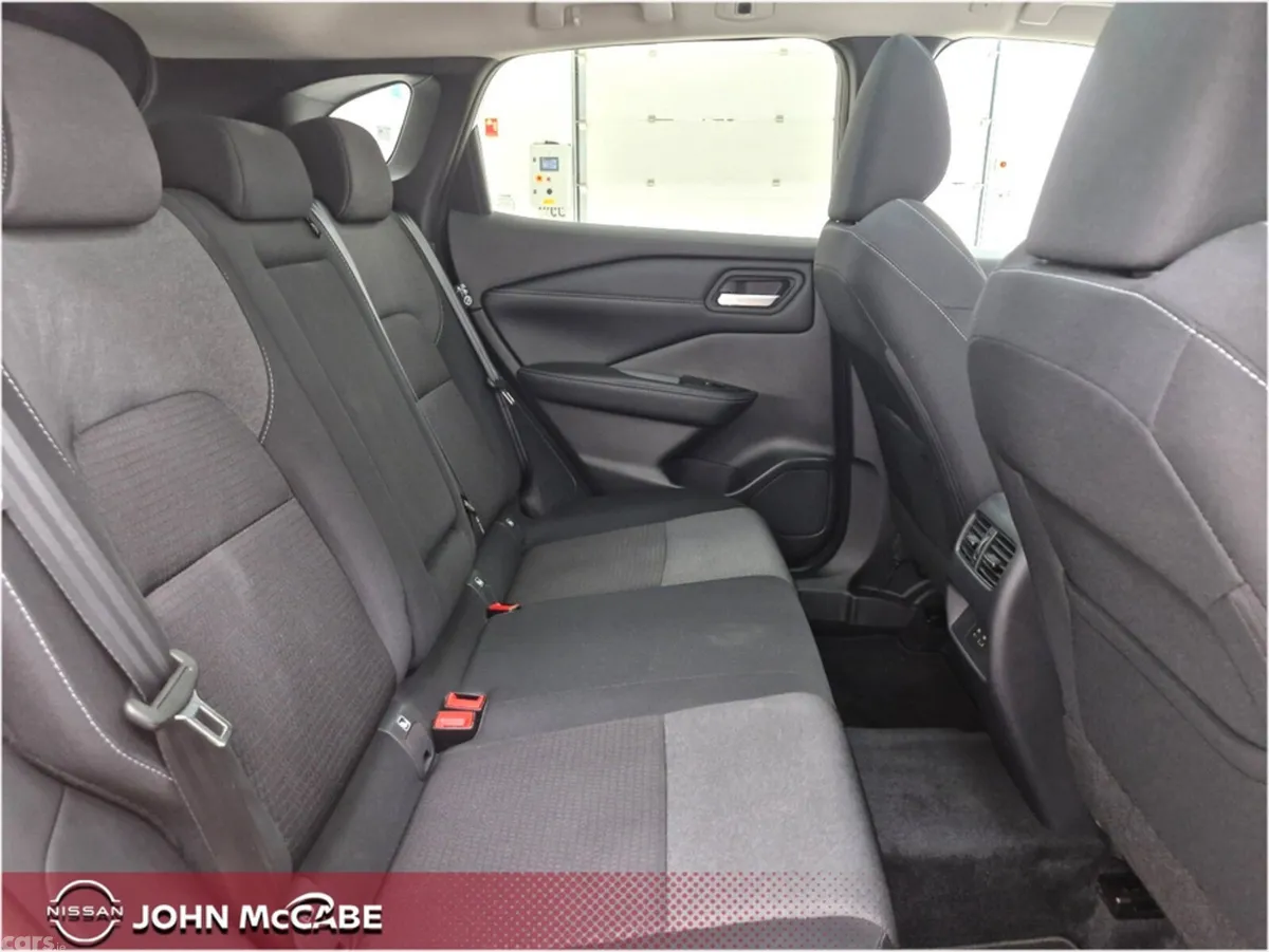Nissan Qashqai MPV, Petrol Hybrid, 2024, Red