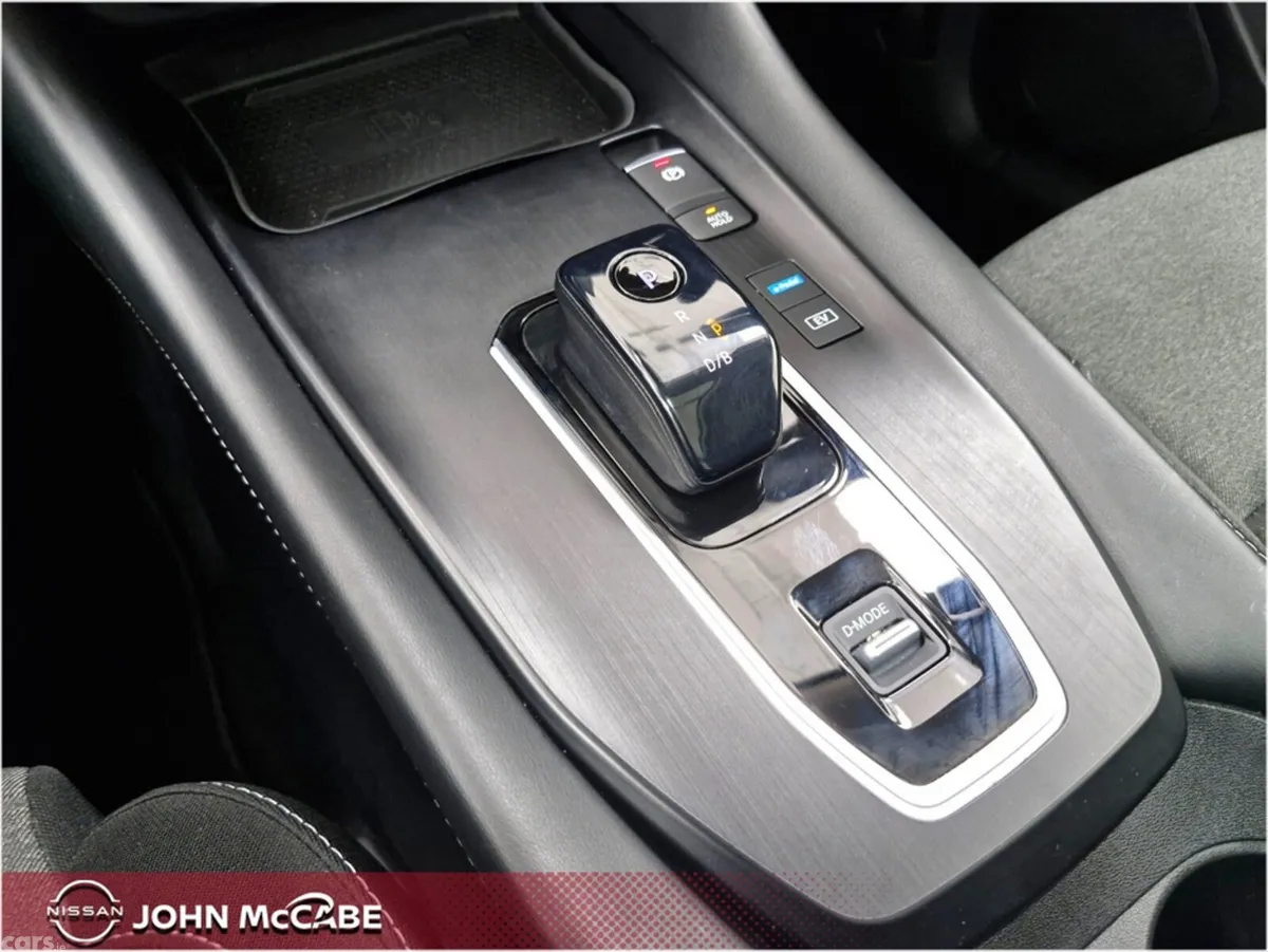 Nissan Qashqai MPV, Petrol Hybrid, 2024, Red