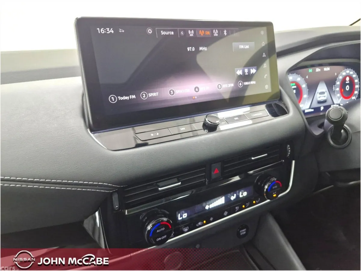 Nissan Qashqai MPV, Petrol Hybrid, 2024, Red