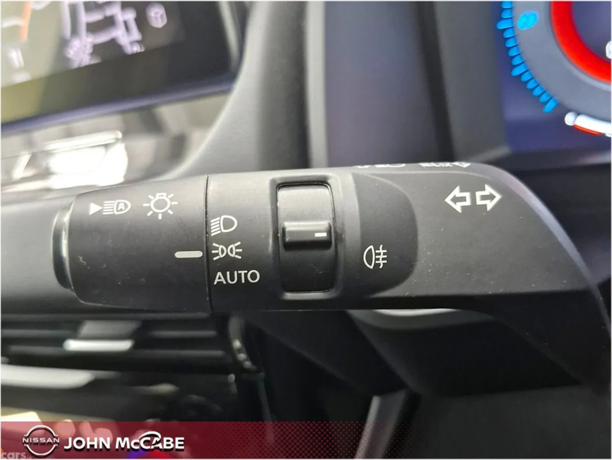 Nissan Qashqai MPV, Petrol Hybrid, 2024, Red