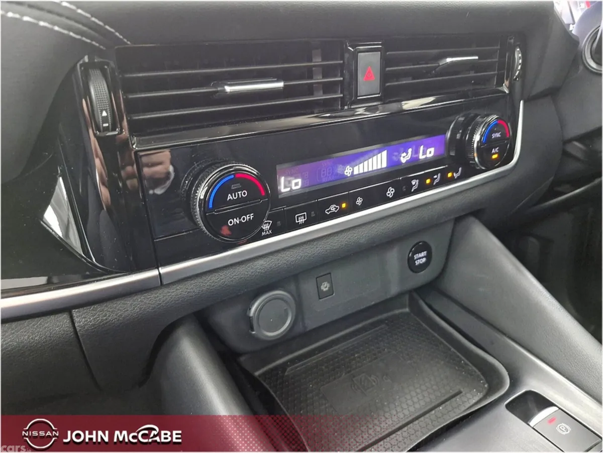 Nissan Qashqai MPV, Petrol Hybrid, 2024, Red