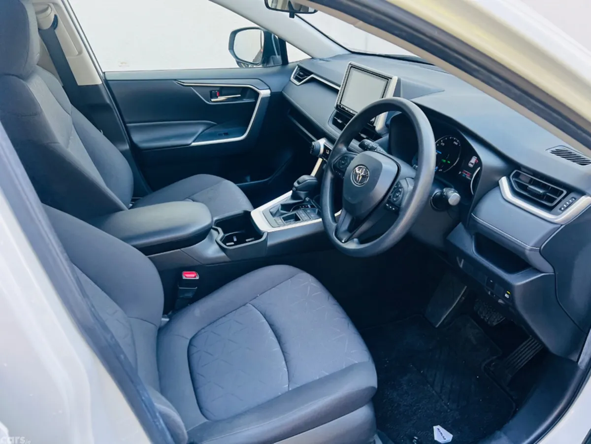 Toyota RAV4 SUV, Petrol Hybrid, 2022, White