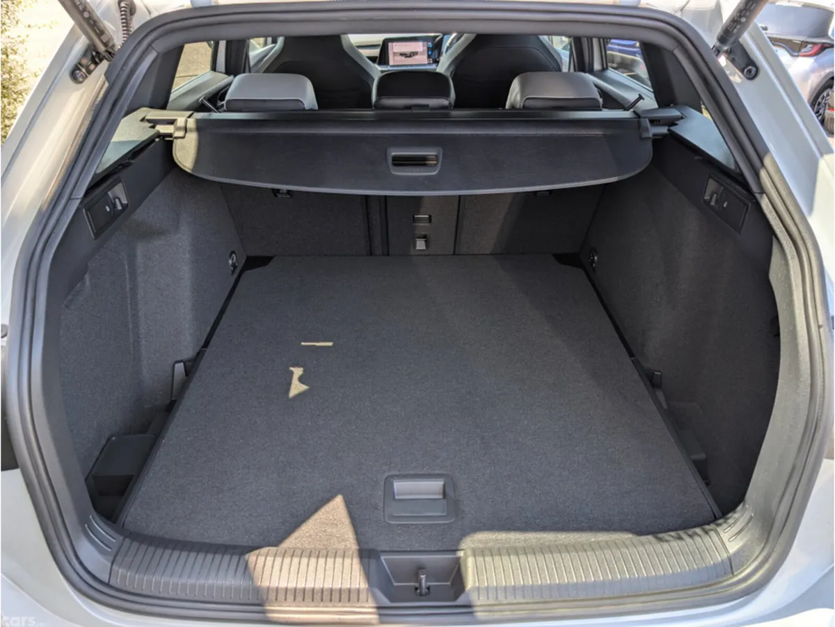 Volkswagen Golf Estate, Diesel, 2023, White