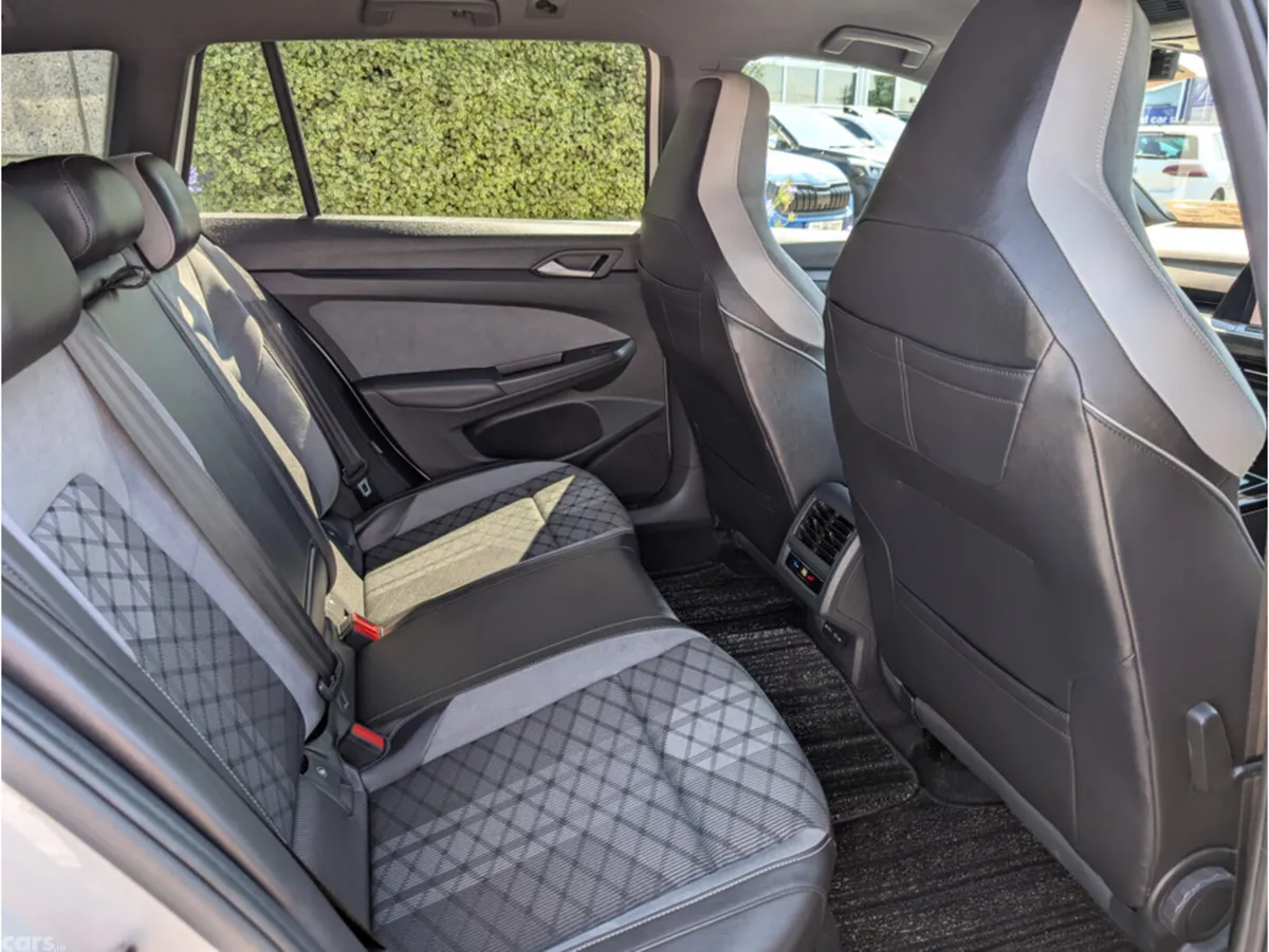 Volkswagen Golf Estate, Diesel, 2023, White