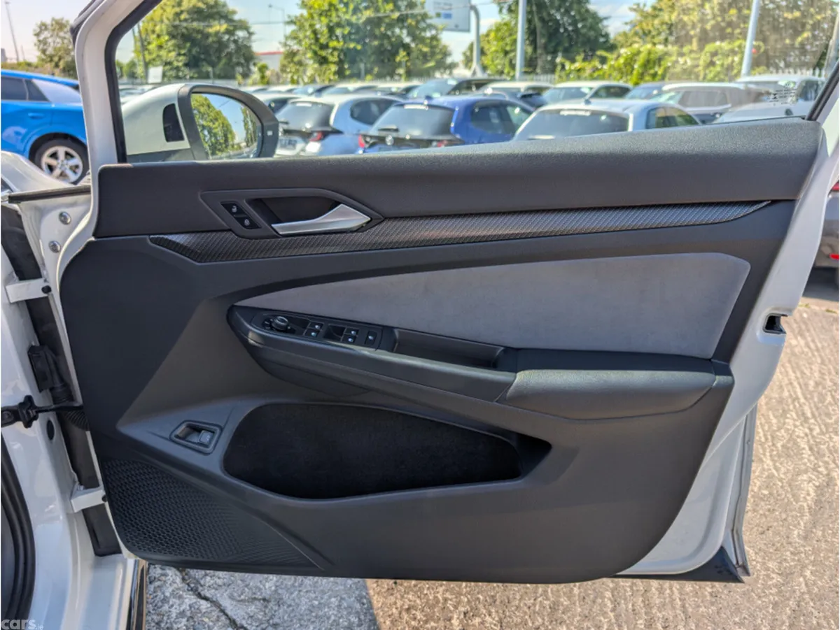 Volkswagen Golf Estate, Diesel, 2023, White