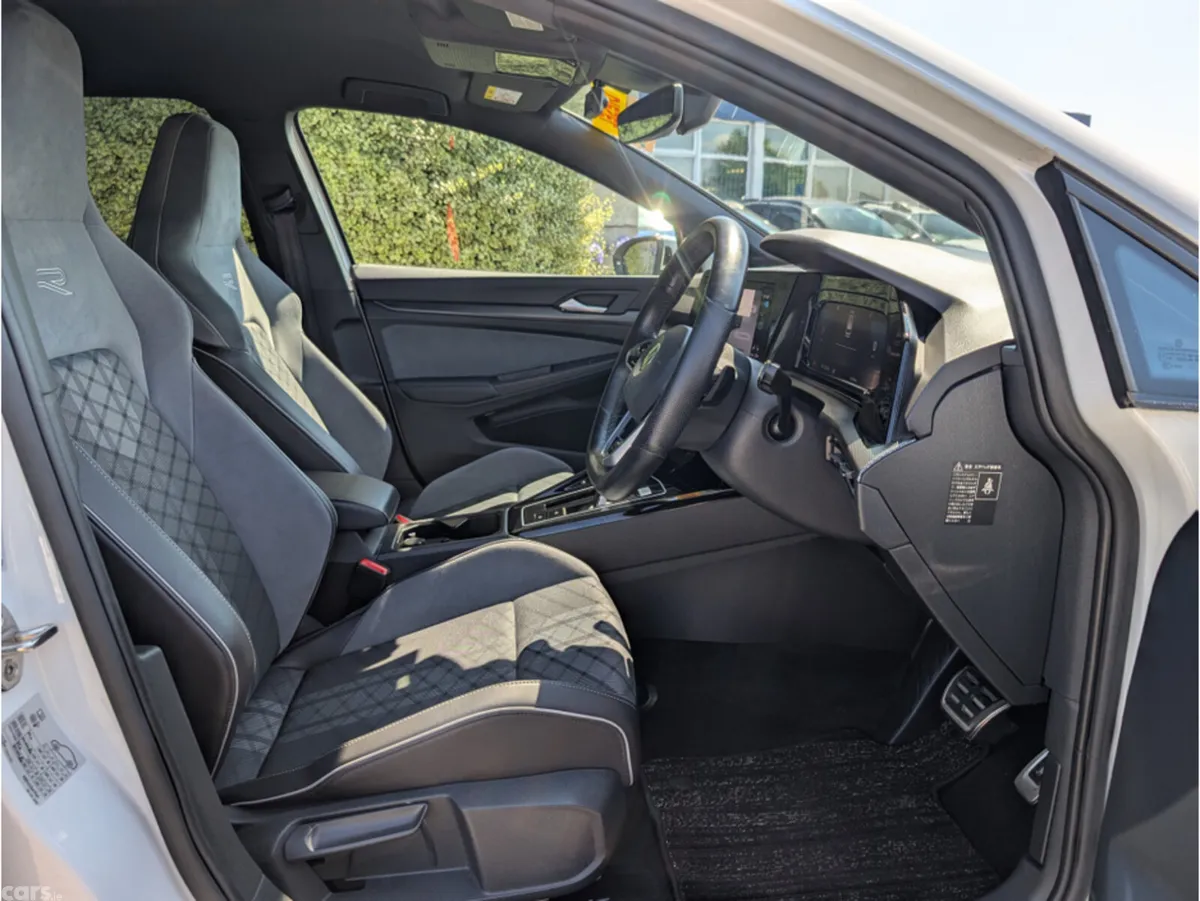 Volkswagen Golf Estate, Diesel, 2023, White