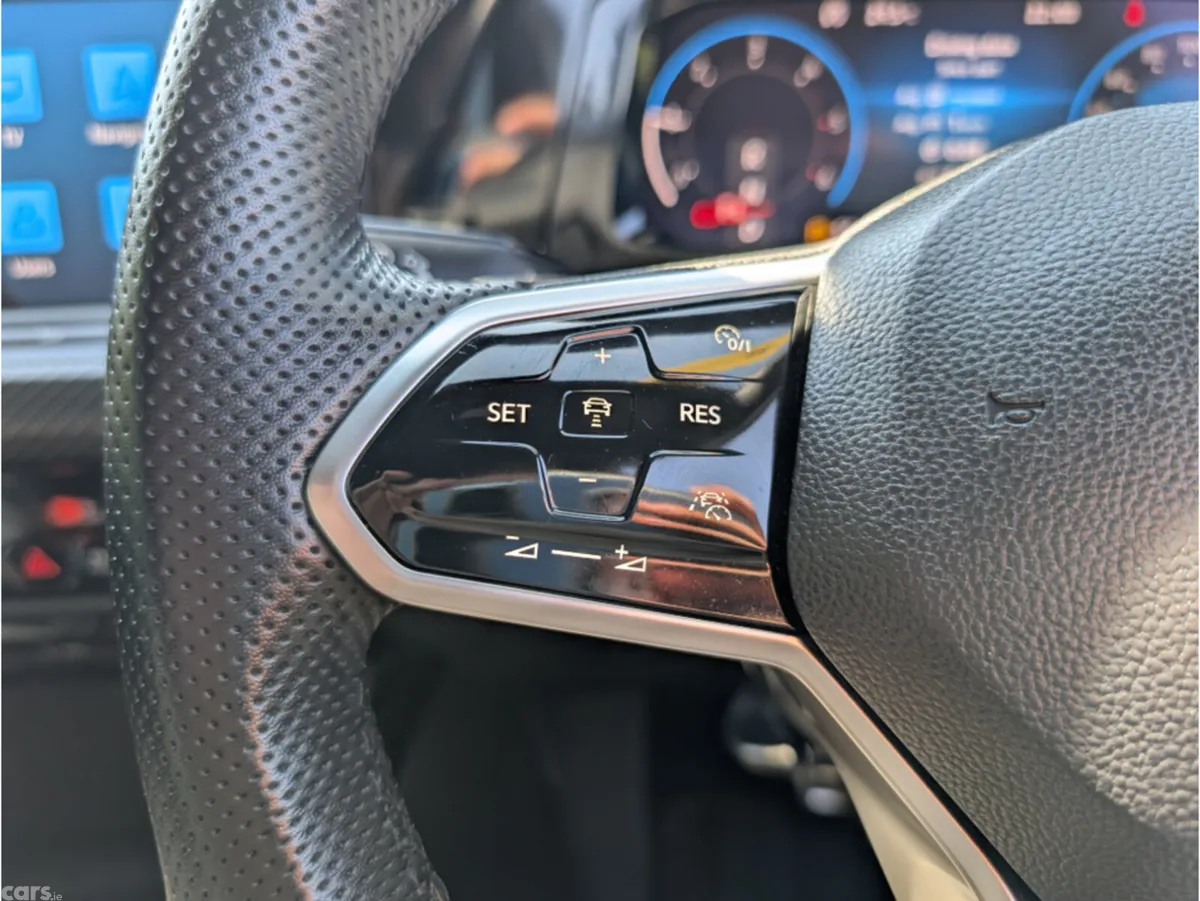 Volkswagen Golf Estate, Diesel, 2023, White