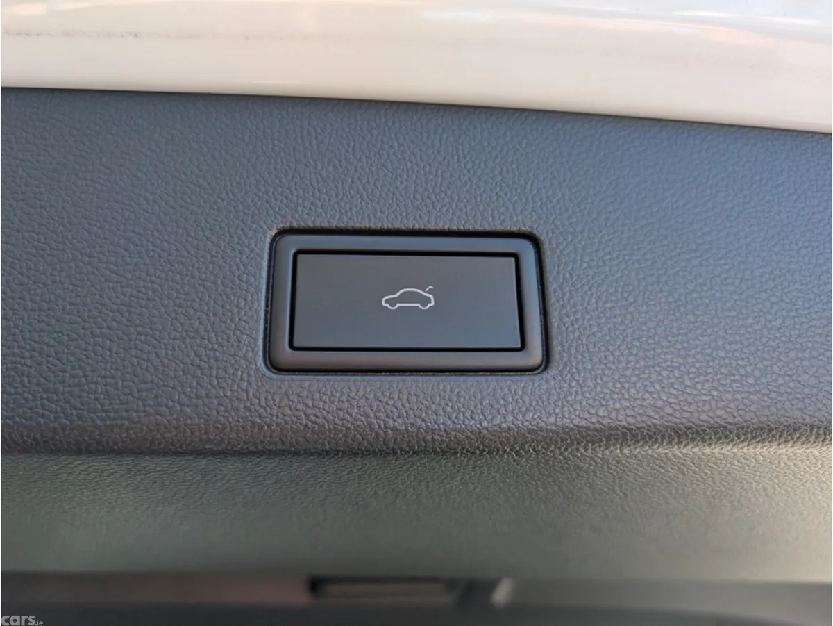Volkswagen Golf Estate, Diesel, 2023, White